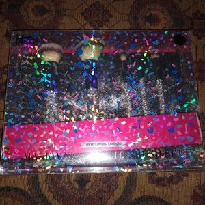IT Cosmetics limited brush set